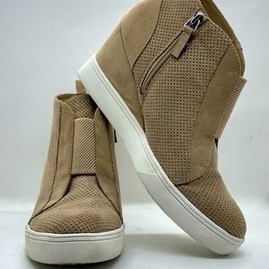 Mia sueded beige wedge sneakers 8.5